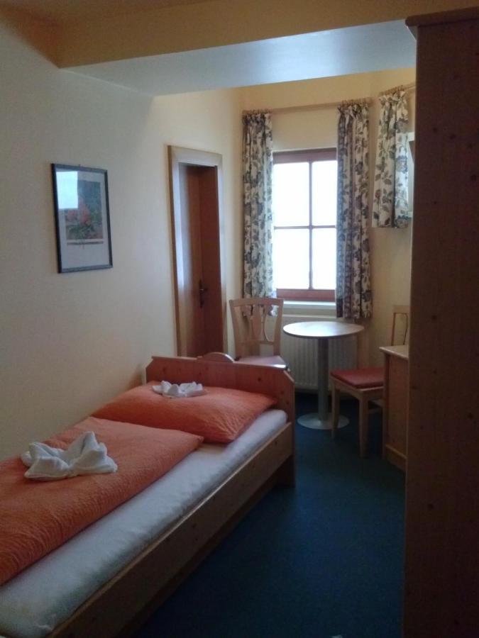 Hotel Haus Der Begegnung Gosau Habitación foto